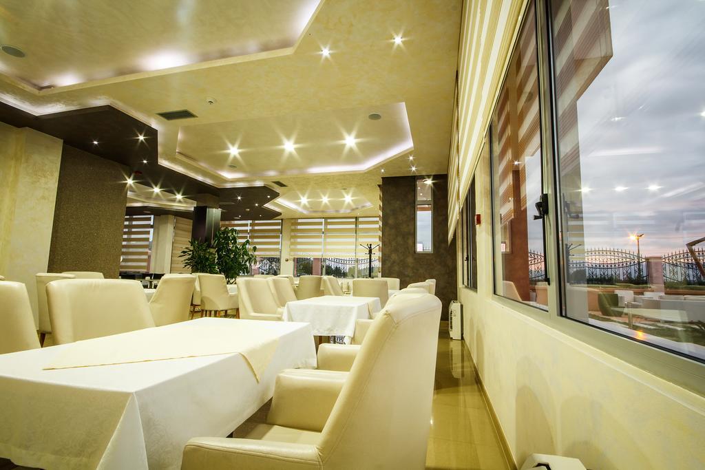 Hotel Oasis Podgorica Exterior photo